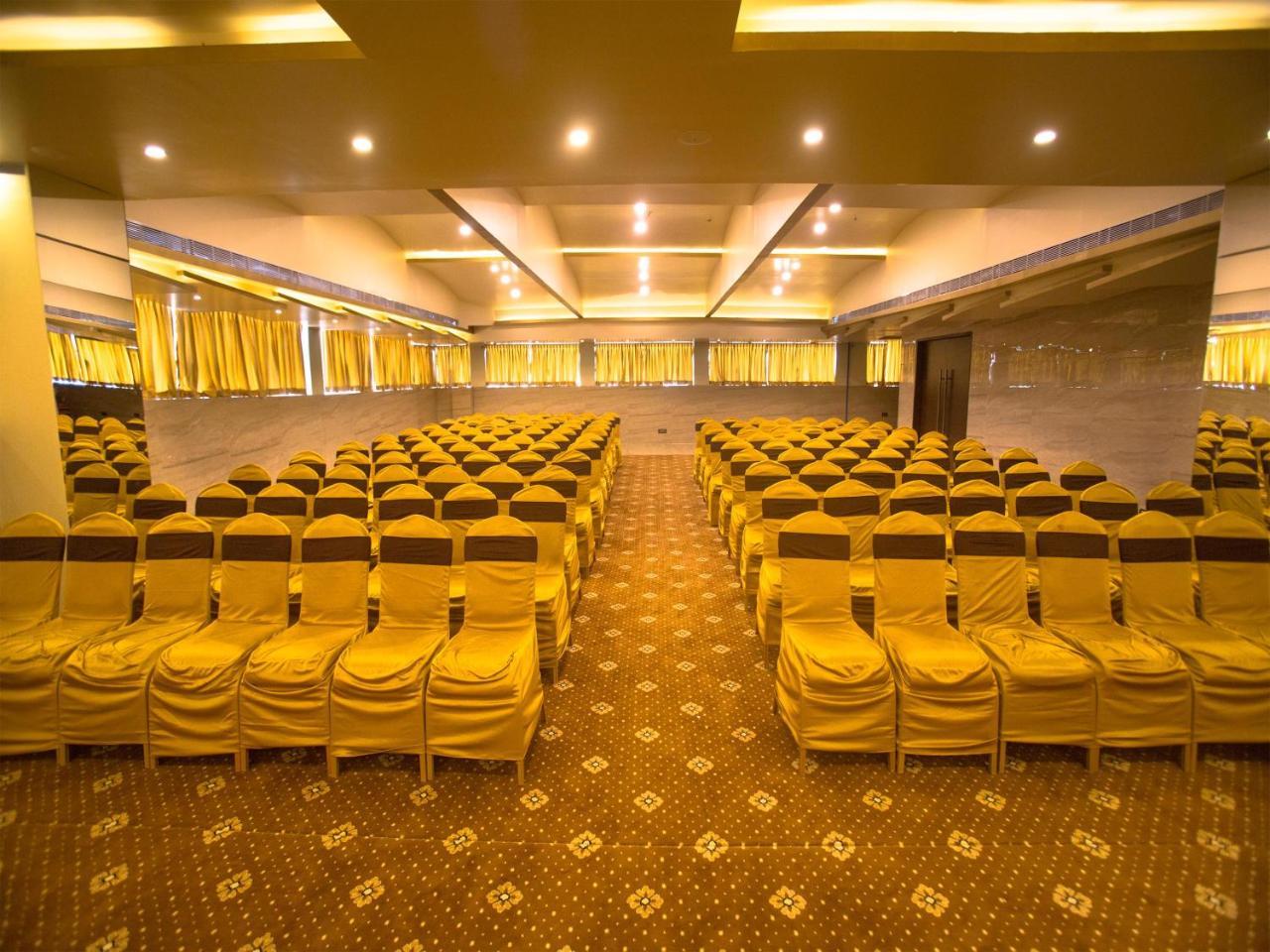 St Parklane Airport Hotel Chennai Exterior photo