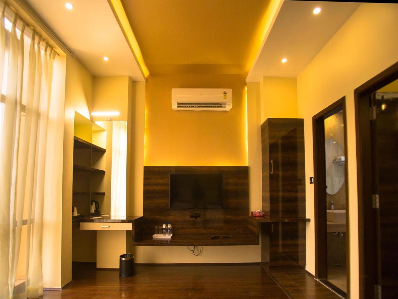 St Parklane Airport Hotel Chennai Exterior photo